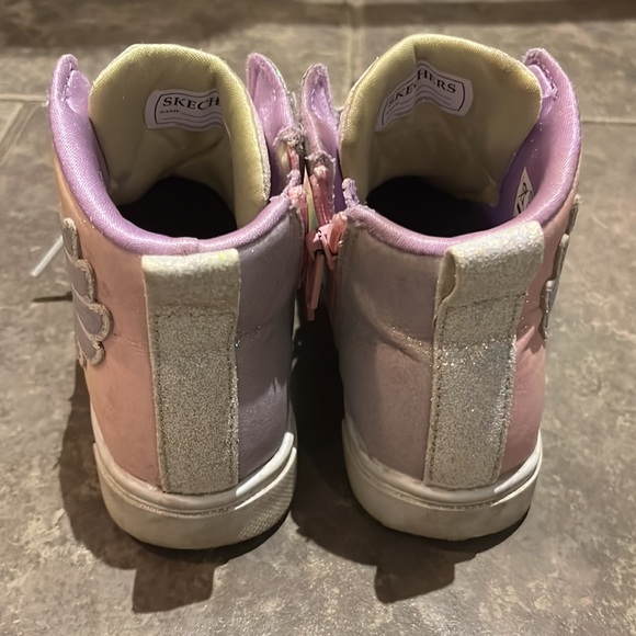 skecher lights up sneaker - Picture 3 of 3